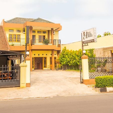 Spot On 2395 Hotel Aden 2 Syariah Tasikmalaya Ngoại thất bức ảnh